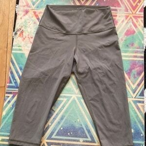 Everlane Perform Cropped Leggings